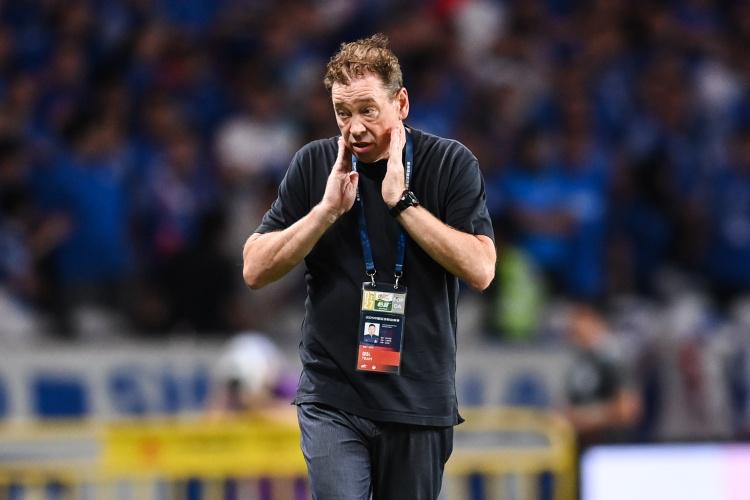 士气正旺, 何的问题 士气正旺, 何的问题