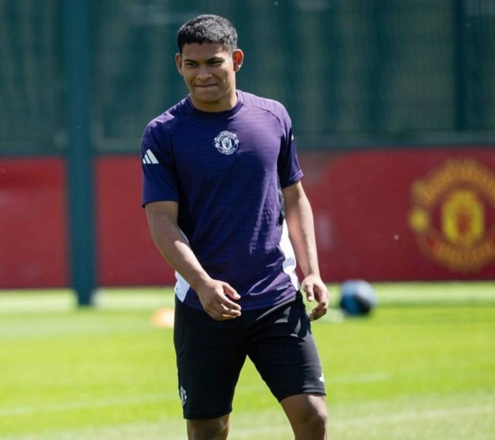 龄不符的成, 后腰虽尚未 龄不符的成, 后腰虽尚未